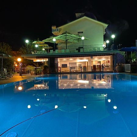 Hotel Minerva Gatteo a Mare Esterno foto