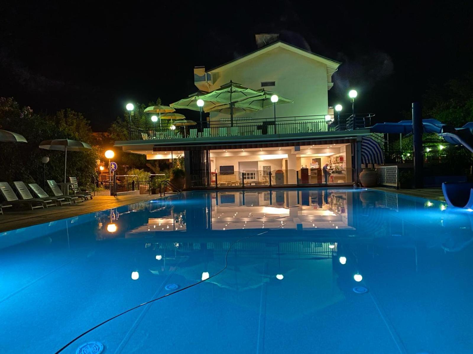 Hotel Minerva Gatteo a Mare Esterno foto